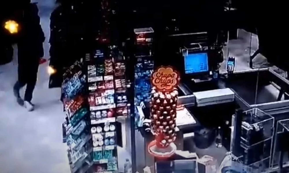 Βίντεο -ντοκουμέντο: Ληστές με καραμπίνες σε σούπερ μάρκετ στη Θεσσαλονίκη